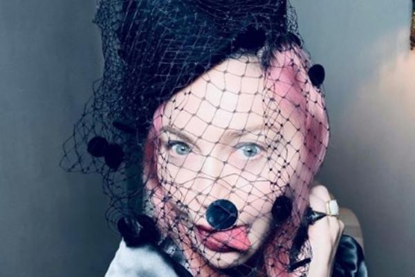 LEGENDARNA PEVAČICA IMA NOVOG DEČKA: Razlika je 36 godina, a NJEGOV OTAC je sve NASMEJAO svojim KOMENTAROM