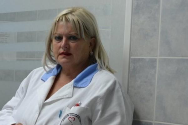 TUGA! DOBRO ZAPAMTITE LICE OVE HRABRE ŽENE: Upravo je preminula LEČEĆI SVOJE BOLESNIKE OD KORONE!