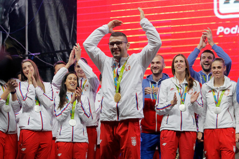 OSVOJIO ZLATO, IZUO PATIKE I REKAO DA JE KRAJ: Davor Štefanek u Beogradu zlatnom medaljom stavio tačku na karijeru!