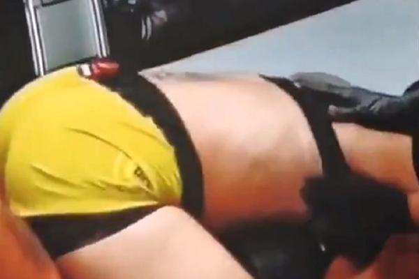 MMA BORKINJI USRED BORBE ISPALE GRUDI: Gest sudije je oduševio ceo svet! (VIDEO)