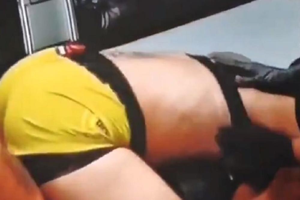 MMA BORKINJI USRED BORBE ISPALE GRUDI: Gest sudije je oduševio ceo svet! (VIDEO)
