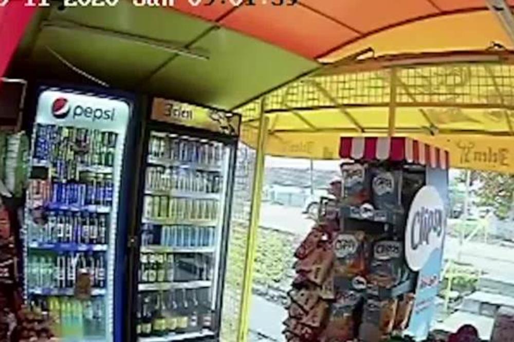 ISPLIVAO JEZIVI SNIMAK IZ ZRENJANINA: Policajac vadi pištolj u trafici, KREĆE DRAMA, radnice se skamenile (VIDEO)