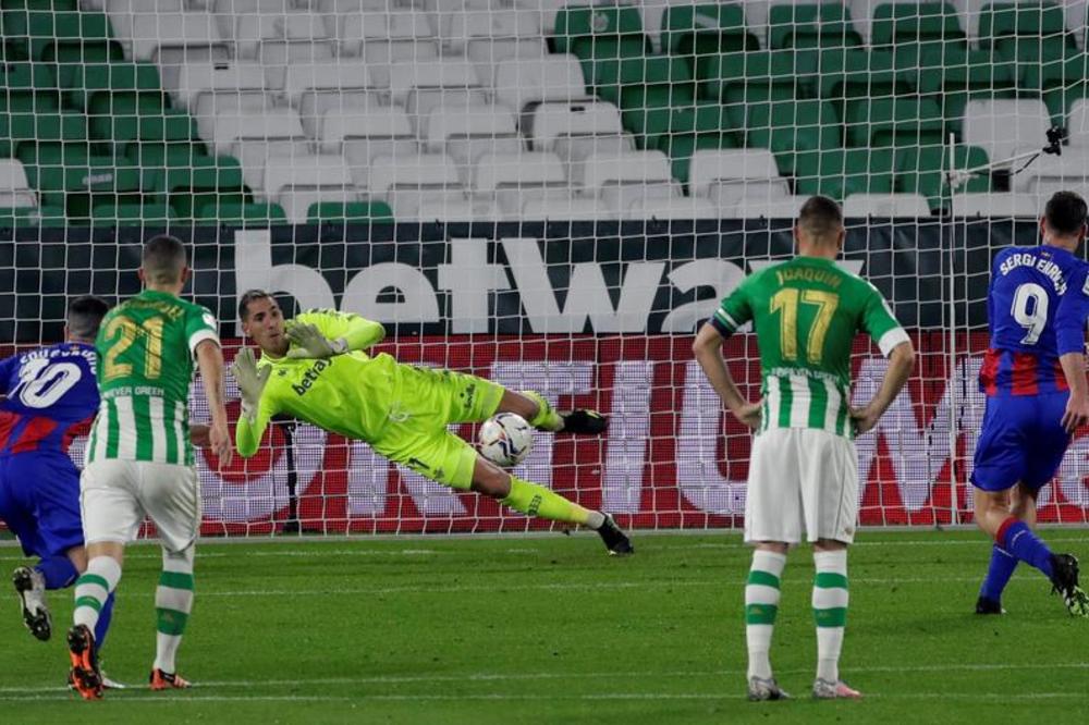DMITROVIĆ ZAČARAO MREŽU: Kakav je samo zicer skinuo! Njegov Eibar pregazio Andaluziju k'o plitak potok!