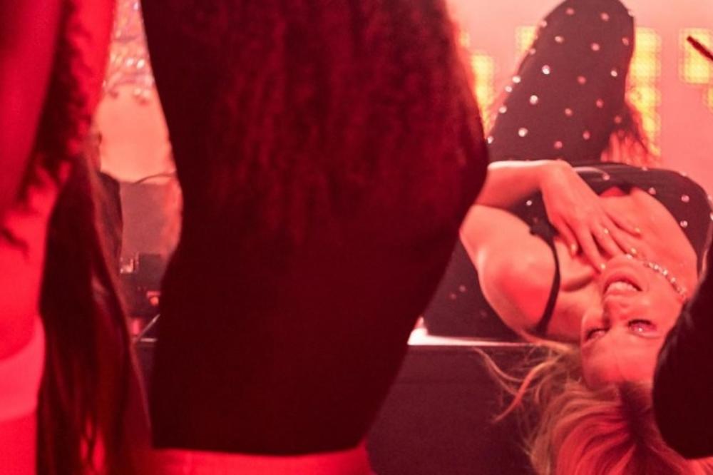 PEVAČICA SA KOSOVA ZAPALILA INTERNET: Njen NASTUP je gledalo 5 miliona LJUDI! Ovako će IZGLEDATI budućnost MUZIKE?!