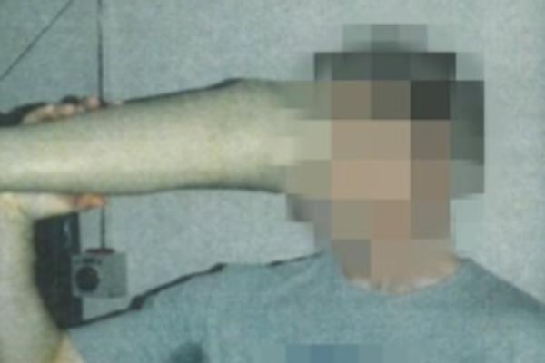 SVAKI DEO TELA ĆE VAS BOLETI OD PRIZORA, JEZA PRAVA: Mrtvom talibanu otkinuli nogu i PILI PIVO IZ NJE! (FOTO)