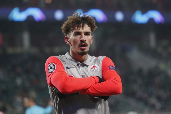 PROSLAVA KOJA "BODE OČI": Albanac sa Kosmeta se ovako radovao posle golova Lokomotivi! (FOTO)