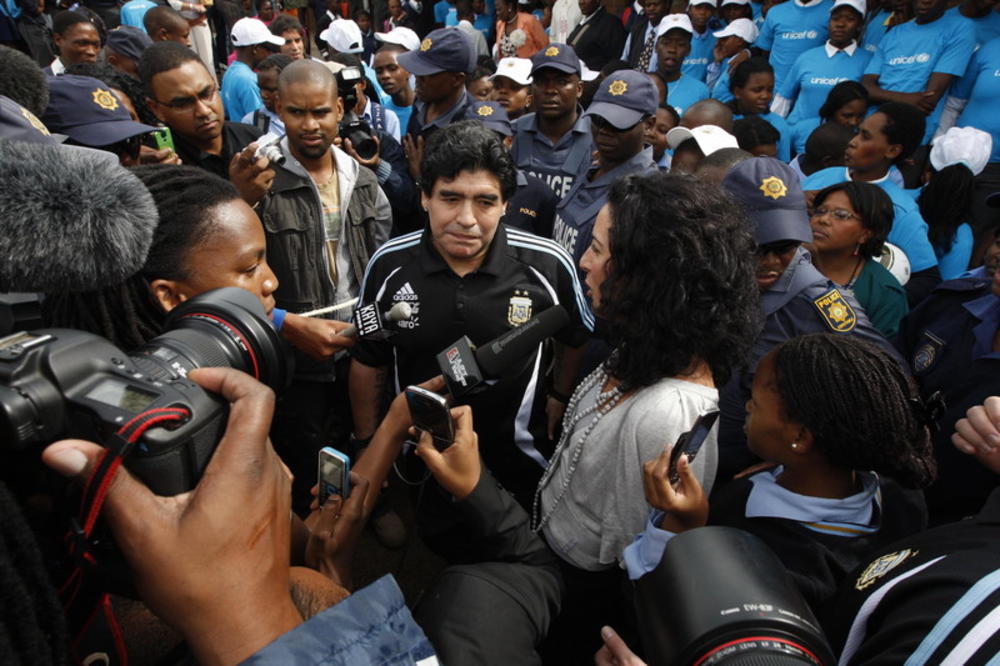 LEKAR I PSIHIJATAR SU KRIVI ŠTO JE MARADONA UMRO?! Puštali su ga da pije tablete, iako je zavisnik!