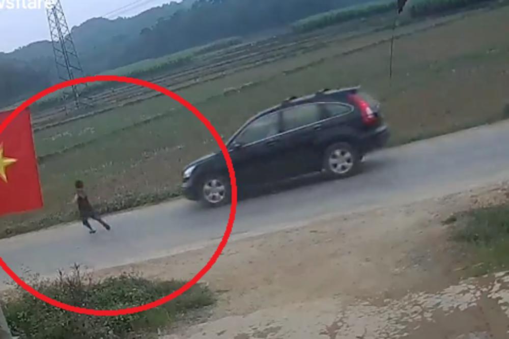 DETE ISTRČALO NA ULICU, OVO JE JEZIVO! Auto se kretao brzinom od 100 KM/H! (VIDEO)