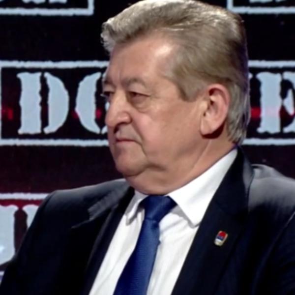 KOMŠIJE ZAVIJENE U CRNO, ON JE UPRAVO PREMINUO: Svi oplakuju Mićića!