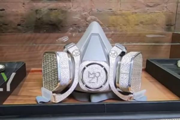 NAJSKUPLJA ZAŠTITNA MASKA NA SVETU? U Rusiji su je napravili od belog zlata i dijamanata, evo koliko VREDI! (VIDEO)