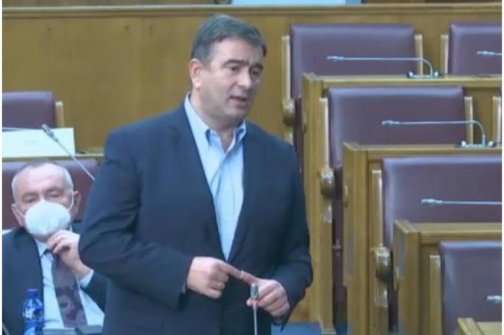 UHAPSI MILA, KRIVOKAPIĆU ODMAH: Haos u SKUPŠTINI CRNE GORE, ovo su velike optužbe!