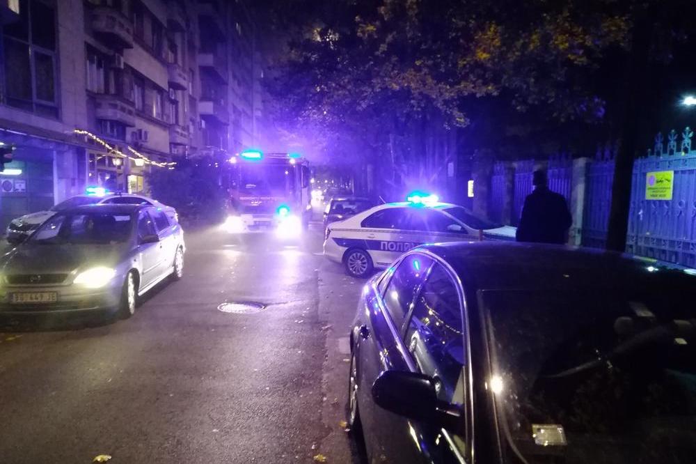 POŽAR BUKTI U HILANDARSKOJ ULICI: Vatrogasci i policija na licu mesta, ne zna se ima li povređenih (FOTO)