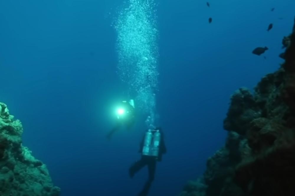 PROKLETSTVO PLAVE RUPE: Ovo mesto bukvalno guta ronioce, a jedan od njih je SNIMIO sopstvenu smrt (UZNEMIRUJUĆE)