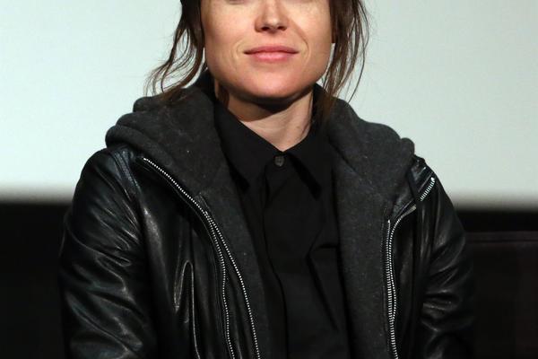 GLUMICA JE SADA KONAČNO ONO ŠTO JESTE: Prva fotka nakon odstranjivanja DOJKI i PROMENE pola! (FOTO)