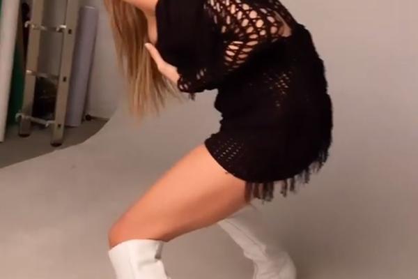 BILJANA TIPSAREVIĆ PALA NA MILICU PAVLOVIĆ! Pevačica pozirala u kadi, MUŠKARCIMA ZASTAO DAH OD PROVOKATIVNE POZE