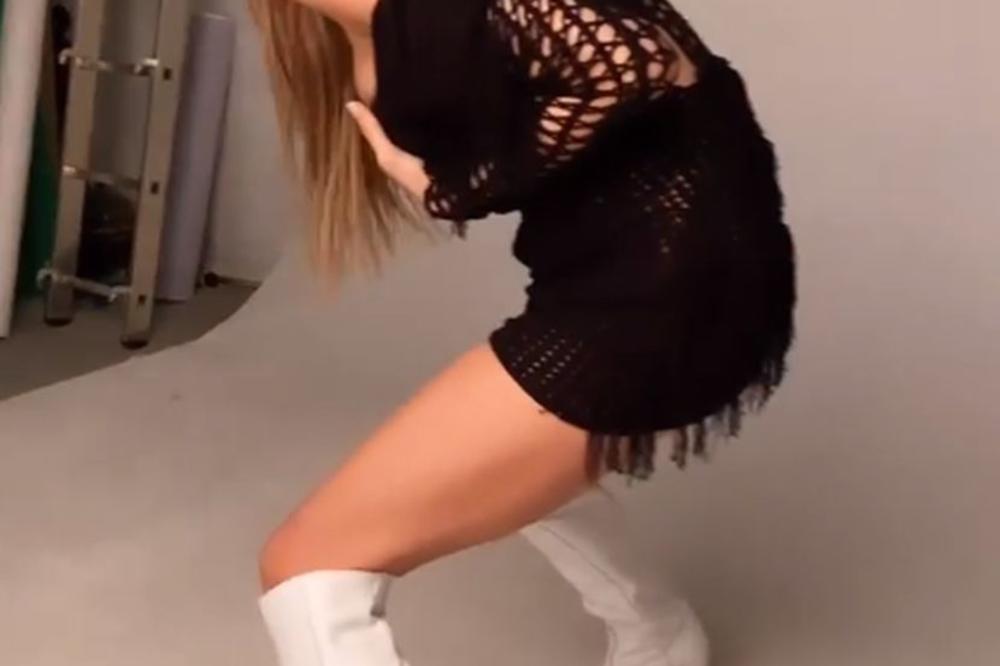 KAKVA SKANDALČINA MILICE PAVLOVIĆ! Pevačica u vreloj akciji s devojkom, ona joj prišla i zavukla ruku DOLE! (FOTO)