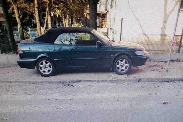 BAHATI VOZAČ HTEO DA IZBEGNE KAZNU! Pogledajte šta je uradio da ga ne vidi OKO SOKOLOVO! (FOTO)