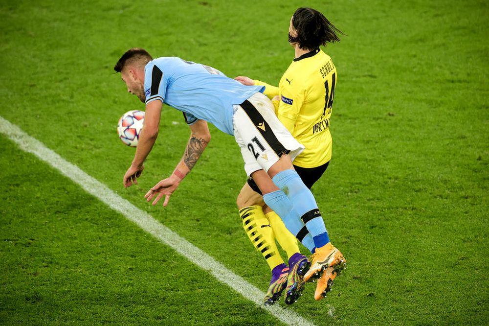 SERGEJ JE FOLIRANT, SKOČIO JE K'O U BAZEN, SRAMOTA! Trener Borusije besan na Srbina!