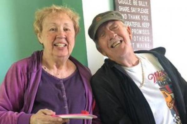 UMRLI U ISTO VREME, SAMO PAR SEKUNDI IH DELILO, A BILI SU 47 GODINA U BRAKU: Ovo je je najtužnija korona smrt danas