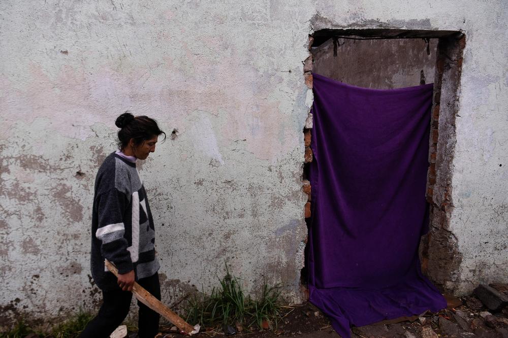 MUŽ TUKAO ROMKINJU, NJEGA UHAPSILI, A ONA OSTALA U JOŠ VEĆEM PAKLU: Ljudi, ovo je kod nas, NIJE IM LAKO