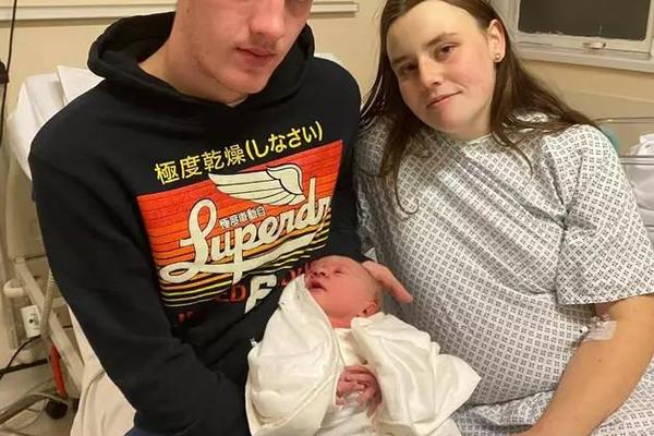 JEZIVO I NEVEROVATNO: Tinejdžerka (18) je zbog UŽASNIH bolova otišla kod lekara ono što se dogodilo ŠOKIRALO JE SVE