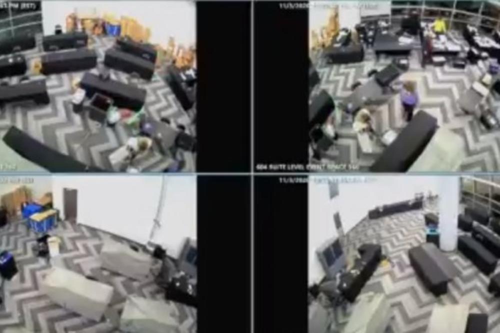 TRAMP JE BIO U PRAVU! Evo ga kofer sa POKRADENIM GLASAČKIM LISTIĆIMA, samo da vidite ovo, KRILI GA ISPOD STOLA