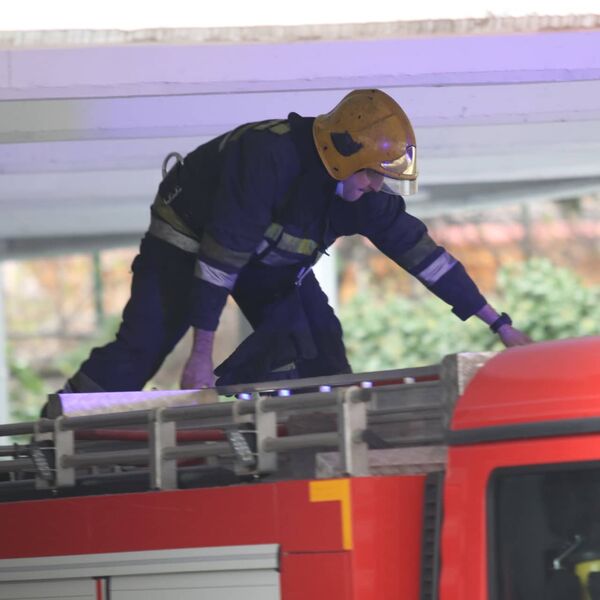 STRAVIČNA NESREĆA! Dete (7) koje se ugušilo u požaru, bilo vezano lancem (VIDEO)
