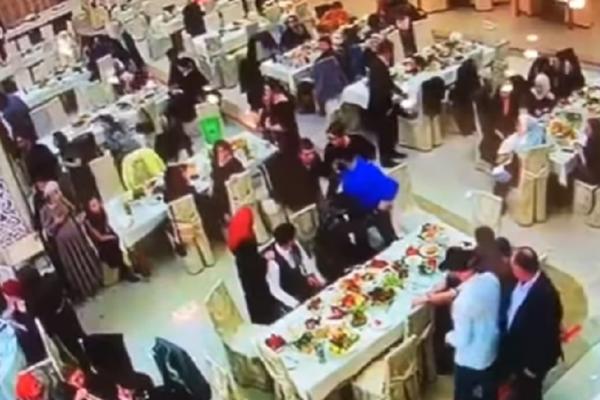 MALTRETIRAO GOSTE, PA IZAZVAO TUČU: MMA borac na svadbi popio nokaut! Zbog toga je jedan gost završio u bolnici!