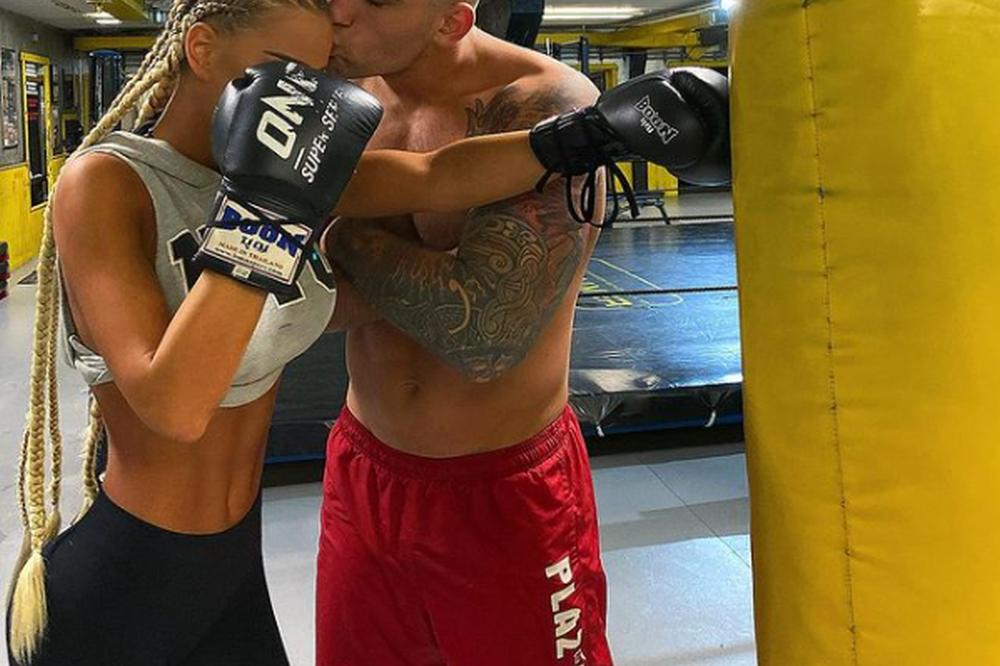 NJEGOVA VERENICA JE PRAVA BOMBA! Hrvatski kik-bokser je pokazuje po Amsterdamu i hvali se kako kuva?! (FOTO)