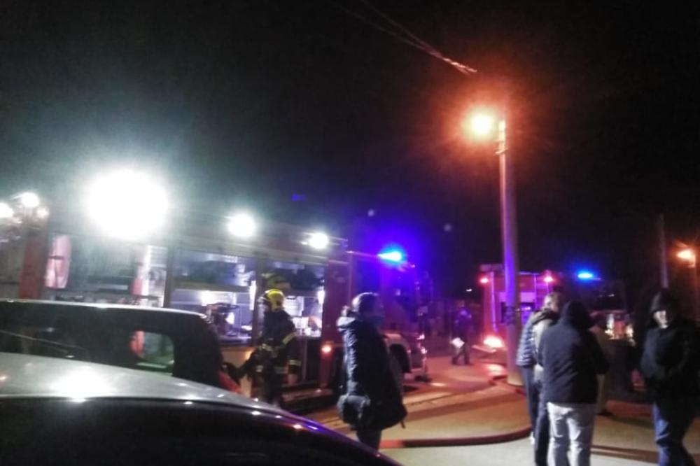STRAŠAN POŽAR NA LEDINAMA: Cela zgrada izašla napolje, dim kulja! (VIDEO/FOTO)