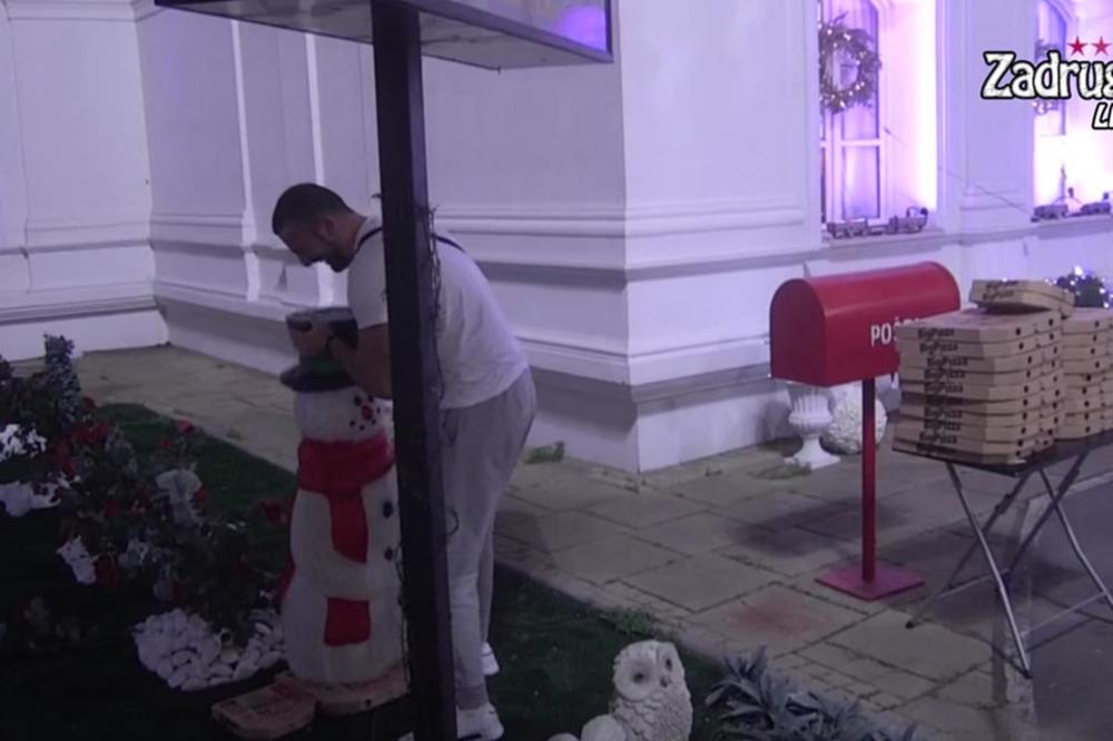 BRUKA I SRAMOTA! Tomović stalno deli moralne lekcije, a KRADE HRANU od drugih! (FOTO)