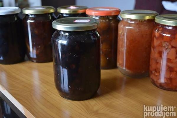 HIT OGLAS! Srbin okačio oglas da prodaje slatko od grožđa: MRZELO GA DA GA HVALI, USIJAO JE SAJT