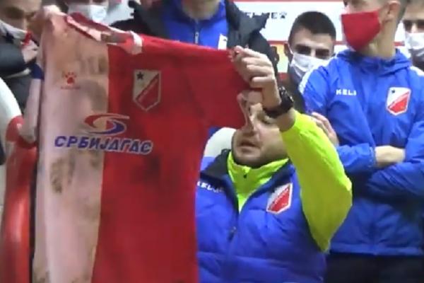 LALATOVIĆEV PERFORMANS ZA OVE ŠTO SEDE U FOTELJAMA- IZVEO CEO TIM I POKAZAO PRLJAV DRES: O ovome ne sme da se ćuti!