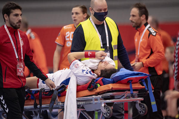 NAJGORI HOROR ZA SRBIJU: Užasna povreda naše najbolje rukometašice već u prvom meču! EP završeno za Andreu Lekić!