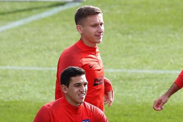 SEĆATE SE IVANA ŠAPONJIĆA KOJI JE POTONUO U ATLETIKU?! "Jorgandžije" će ovim potezom pokušati da mu spase karijeru!