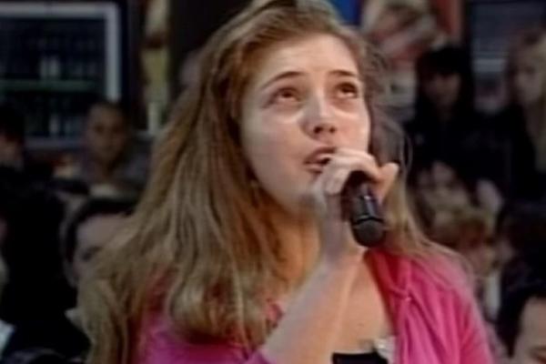 JAVNOST U ŠOKU, NE LIČI NA SEBE! Prvo zapevala u Zvezdama Granda, a sada je ULTRA POPULARNA: Znate li ko je ovo?