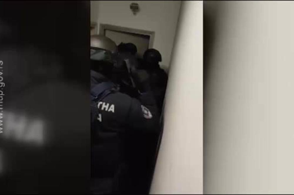 POGLEDAJTE SPEKTAKULARNU AKCIJU UKP-A! Razbojnike hapsili u gaćama, NISU ZNALI ŠTA IH JE SNAŠLO (VIDEO)