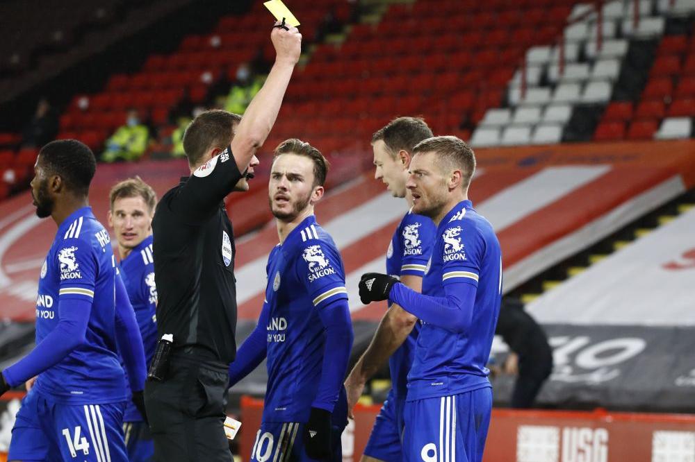 HAOS U ENGLESKOJ ZBOG POTEZA VARDIJA: Polomio zastavicu u LGBT bojama!