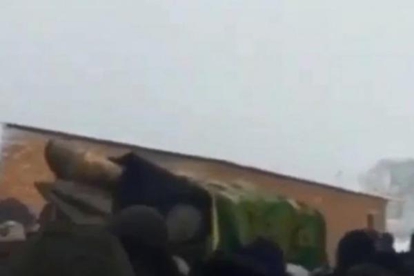 TERORISTA SAHRANJEN KAO HEROJ! Na snimku se mogu videti NA STOTINE ljudi! Jezivo!