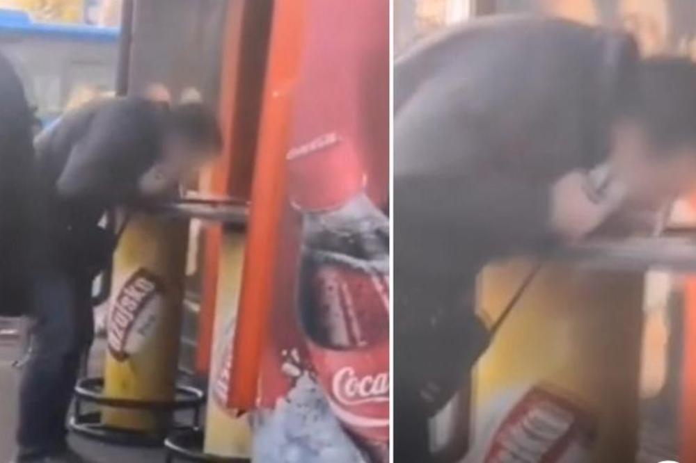 MUŠKARAC USRED BELA DANA NA STANICI GRADSKOG SAOBRAĆAJA ŠMRČE KOKAIN! Snimak se ŠIRI društvenim mrežama! (VIDEO)