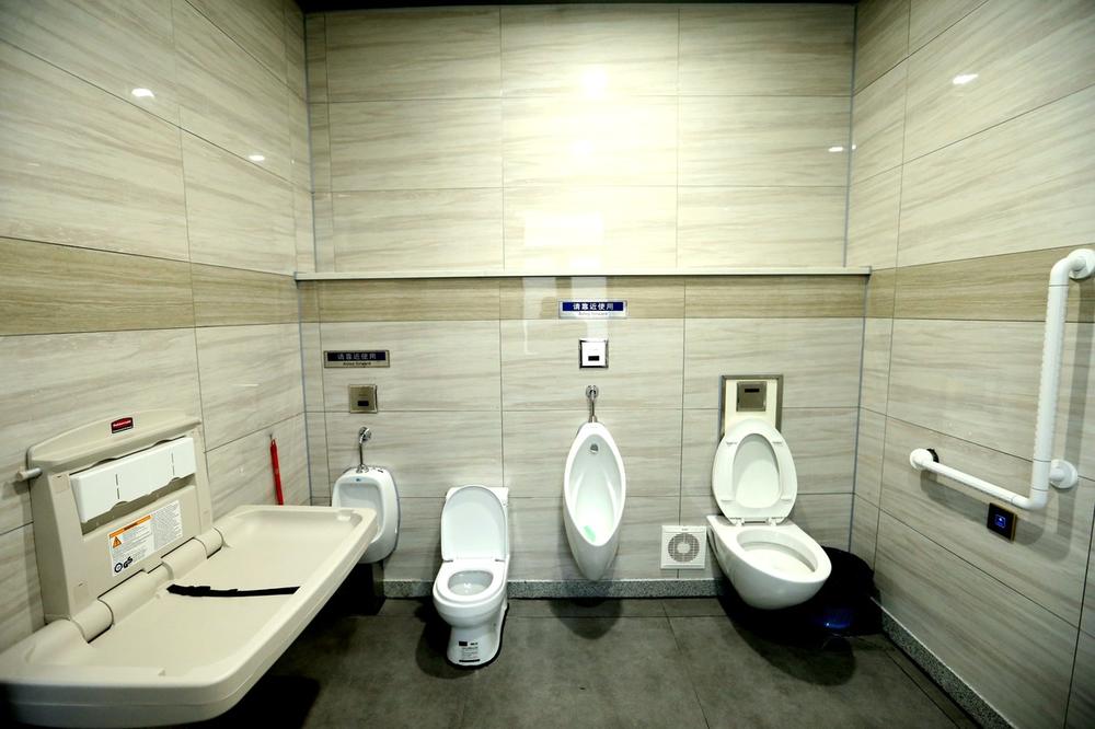 Žena kupila javni toalet, pa od njega napravila čudo! Neverovatna ideja postala unosan biznis