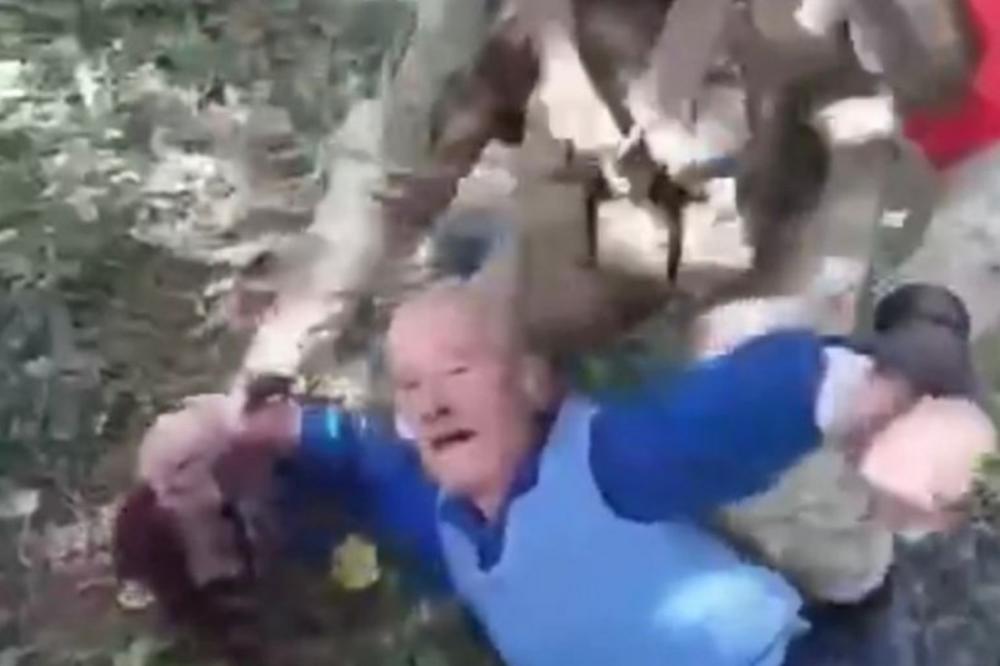 OVO JE NEŠTO NAJJEZIVIJE ŠTO SE DESILO DANAS, PREKLINJAO DA GA PUSTE: Azerski vojnici PREKLALI Jermenskog STARCA!