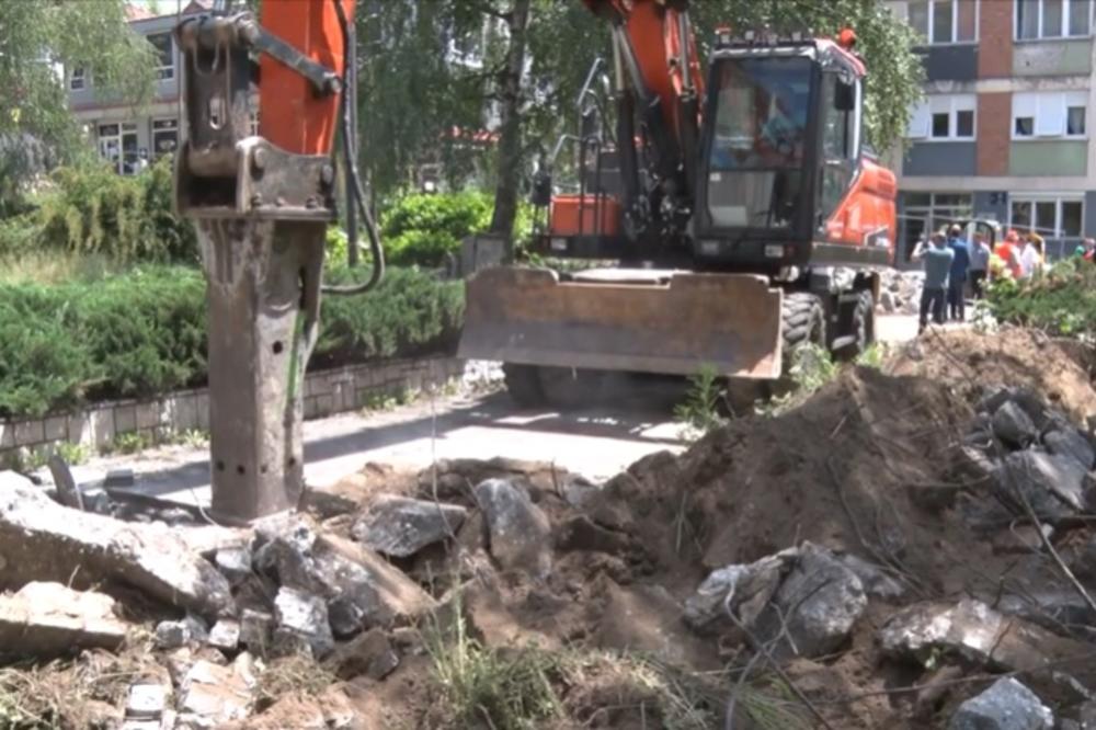 ZAVRŠNA FAZA! Lazarevac dobija moderan trg, a đake u OŠ „Vojislav Voka Savić“ čeka pravo iznenađenje