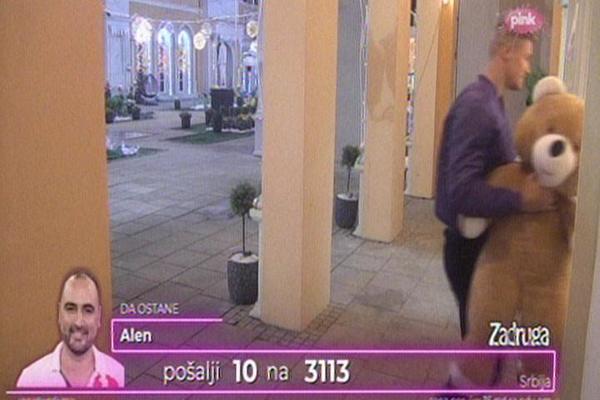 POSVAĐALA SE SA JANJUŠEM PA SE TEŠILA SA NIKOLOM: Ucveljena Maja brzo našla zamenu!