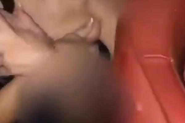 ONA MU POKAZUJE GOLE GRUDI, ON JE HVATA, BILO JE I LIZANJE: Nova zvezda F1 objavila EKSPLICITAN SNIMAK! SKANDAL!