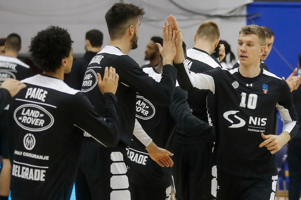 PARTIZAN OSIGURAO TOP16 EVROKUPA: Crno-beli opet dovodili do ludila svoje navijače, pa slomili Turke tek na kraju!