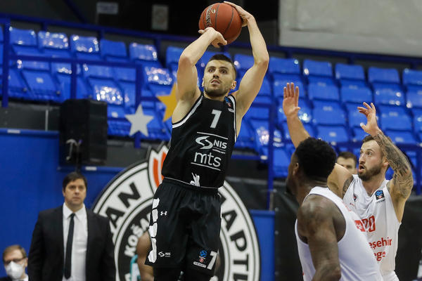 ŠOK ZA CRNO-BELE: GORDIĆ ODLAZI KOD KOMŠIJA?! Košarkaš prelazi iz Partizana u redove rivala na dva fronta!