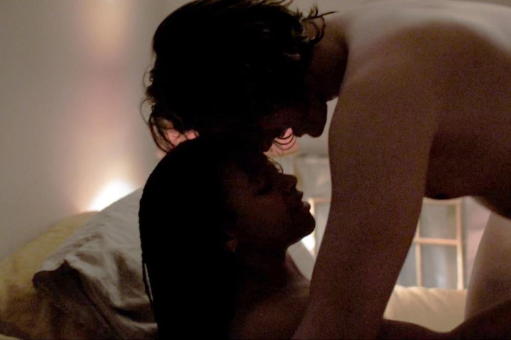 SVE PRŠTI OD GOLOTINJE I SCENA SE*SA: Nova SERIJA INDUSTRIJA već posle PRVE EPIZODE napravila HAOS (VIDEO)