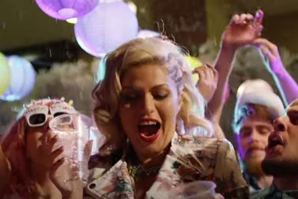 POPULARNI BEND SNIMIO PESMU O KORONA-ŽURKAMA: Da li smo svi na POGREŠNOM SLAVLJU? (VIDEO)