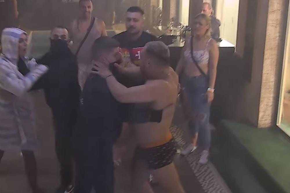 SKANDALOZNA TUČA GASTOZA SA OBEZBEĐENJEM! Hvatanje za gušu, guranje, udarci - OVAKO NEŠTO DO SADA NISMO GLEDALI!